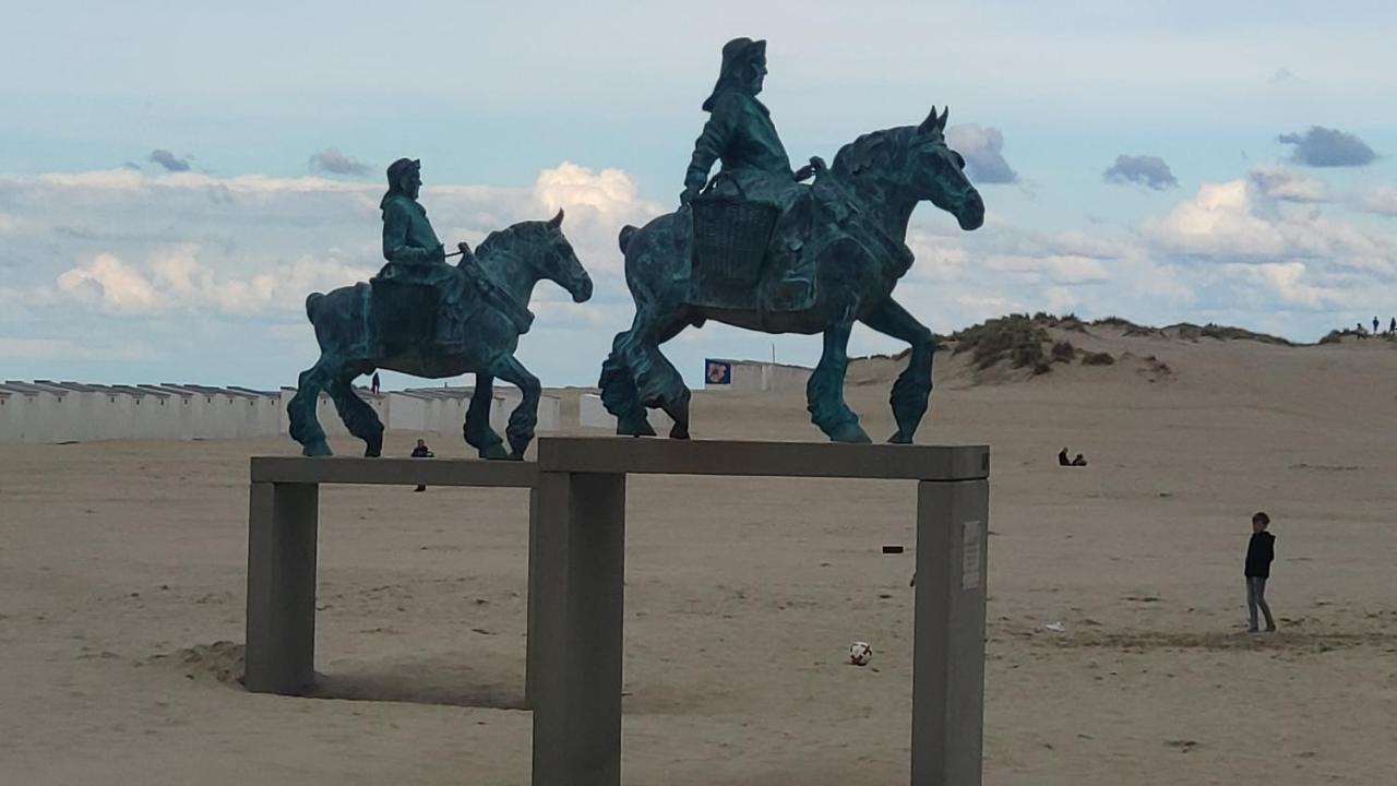 Zeezicht Vanop Het 6 De Verdiep Oostduinkerke Eksteriør billede