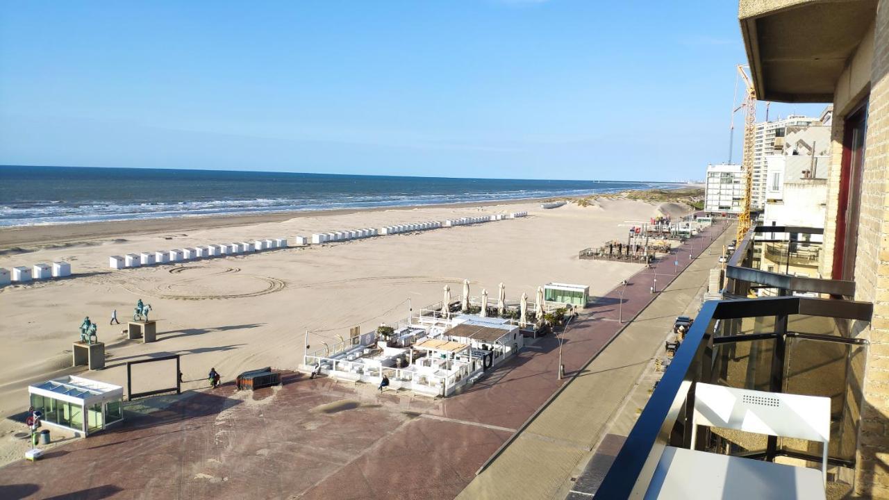 Zeezicht Vanop Het 6 De Verdiep Oostduinkerke Eksteriør billede