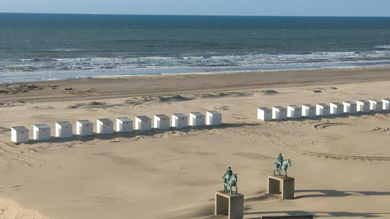 Zeezicht Vanop Het 6 De Verdiep Oostduinkerke Eksteriør billede