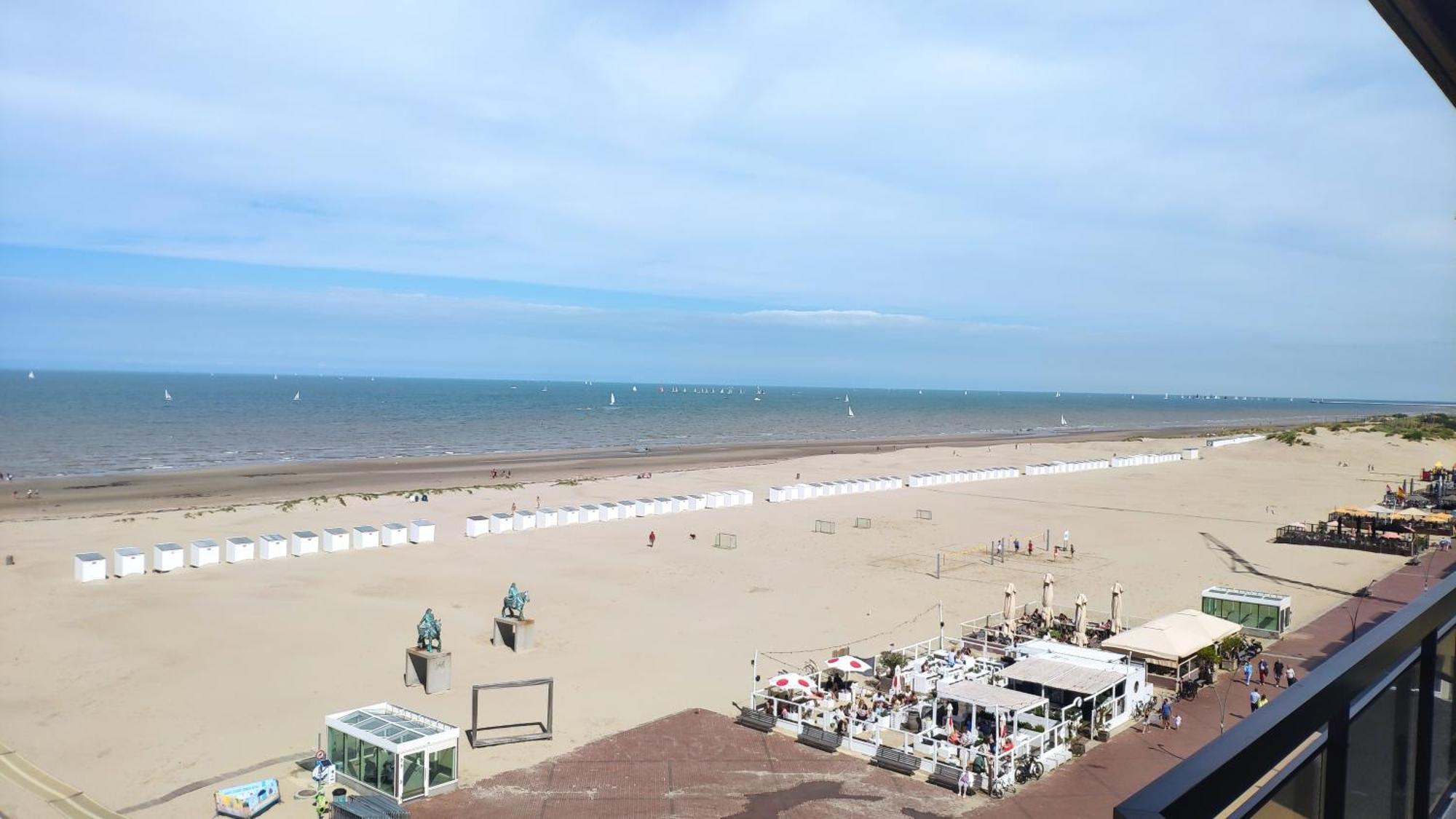 Zeezicht Vanop Het 6 De Verdiep Oostduinkerke Eksteriør billede